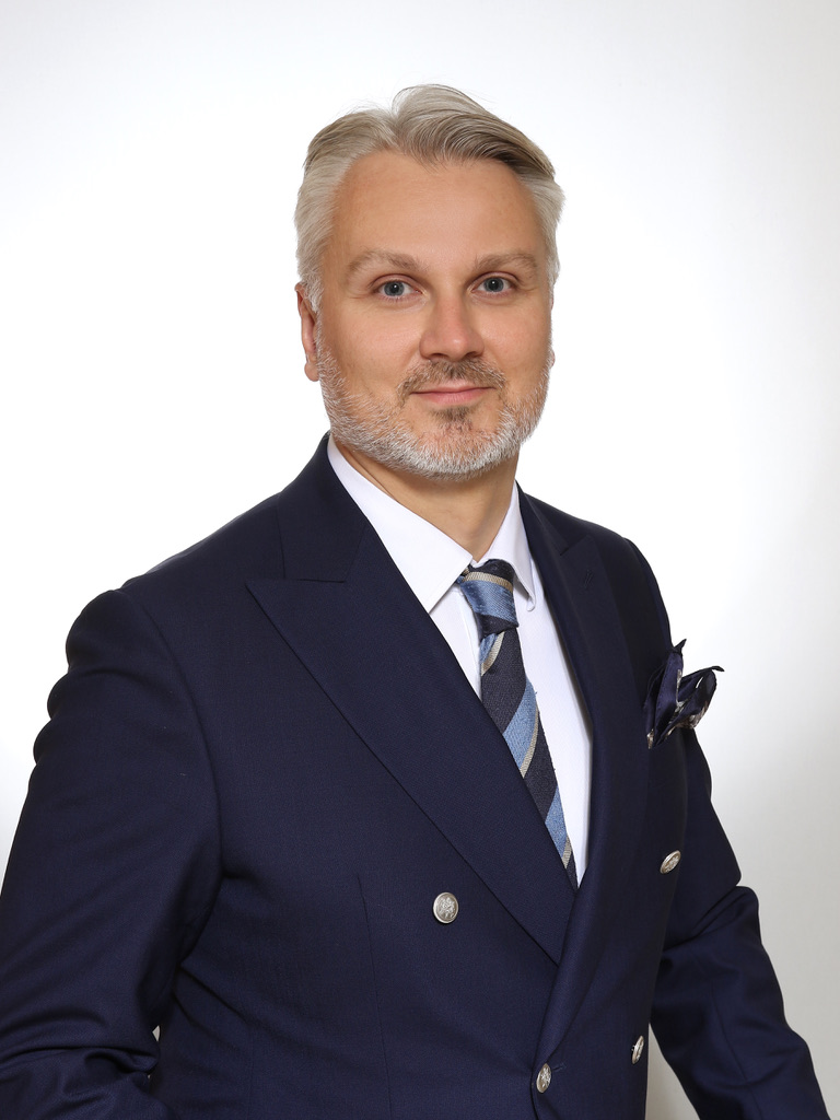 Dr Maciej Wiktorowski